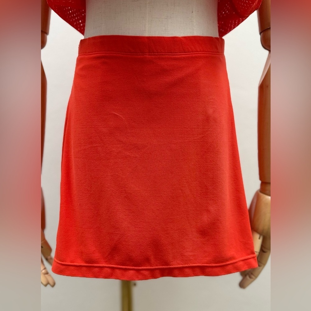 Nike red athletic skort featuring built-in compression shorts Size M